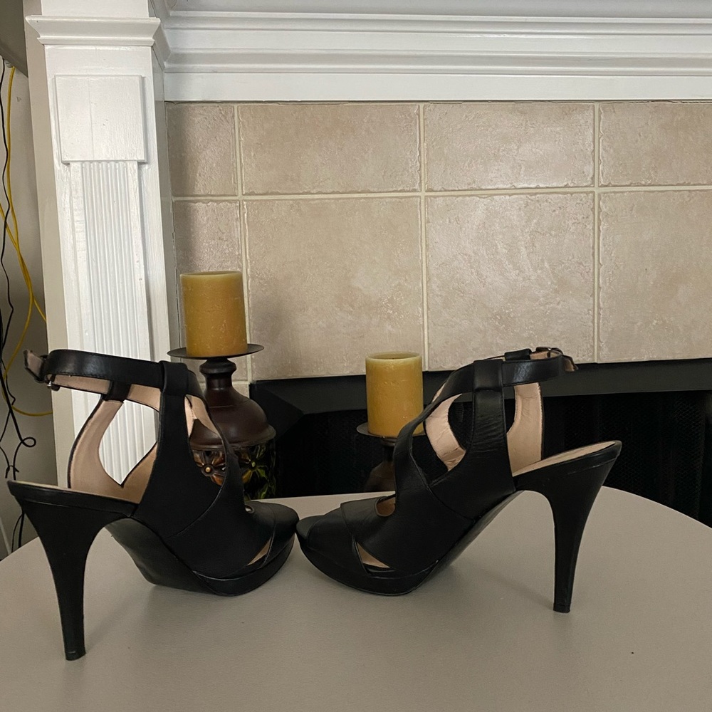 Black Leather Sandals in excellent used condition. Size 12M
.
